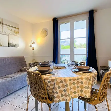 Dans Avec Piscine Apartment